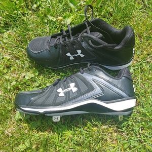 Womens 9 Under Armour Softball Cleats (metal)